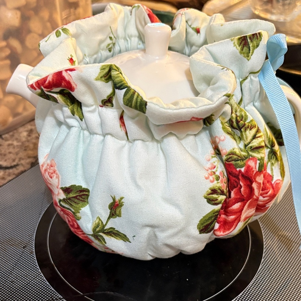 Classic White Ceramic Teapot with Lid